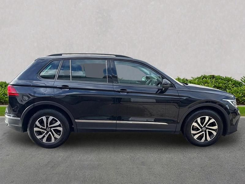 Used VW Tiguan Active 150 HP (110 kW) 2022 Black SUV