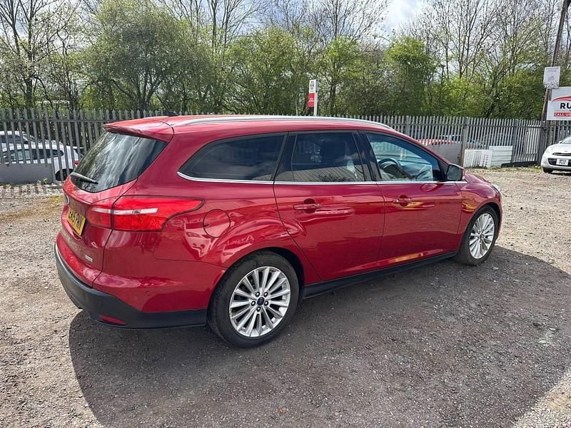 Used Ford Focus Titanium X 182 HP (133 kW) 2015 Red Estate