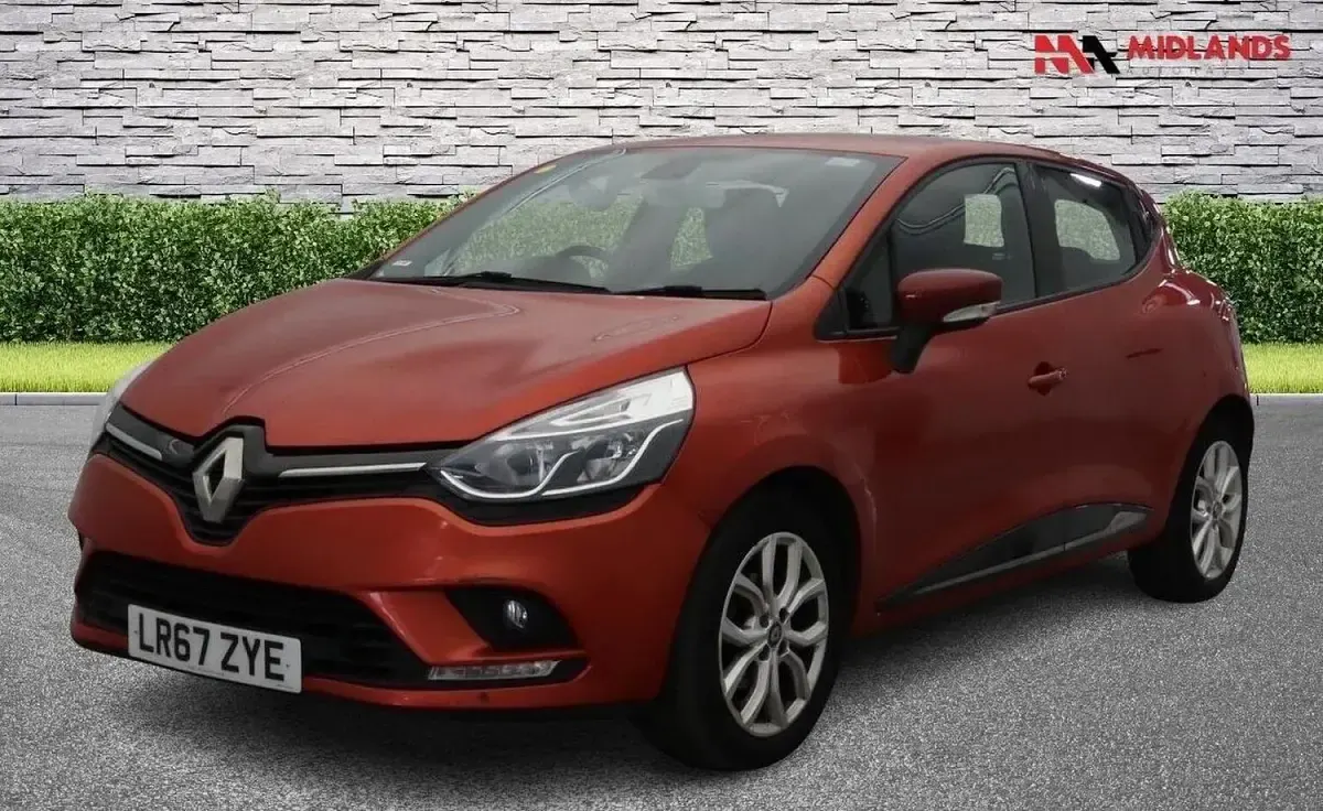 Used Renault Clio IV Dynamique 2017 Red Hatchback