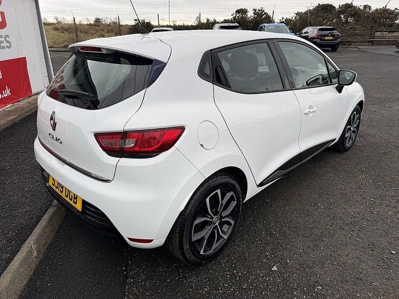 Used Renault Clio IV Play 75 HP (55 kW) 2019 White Hatchback