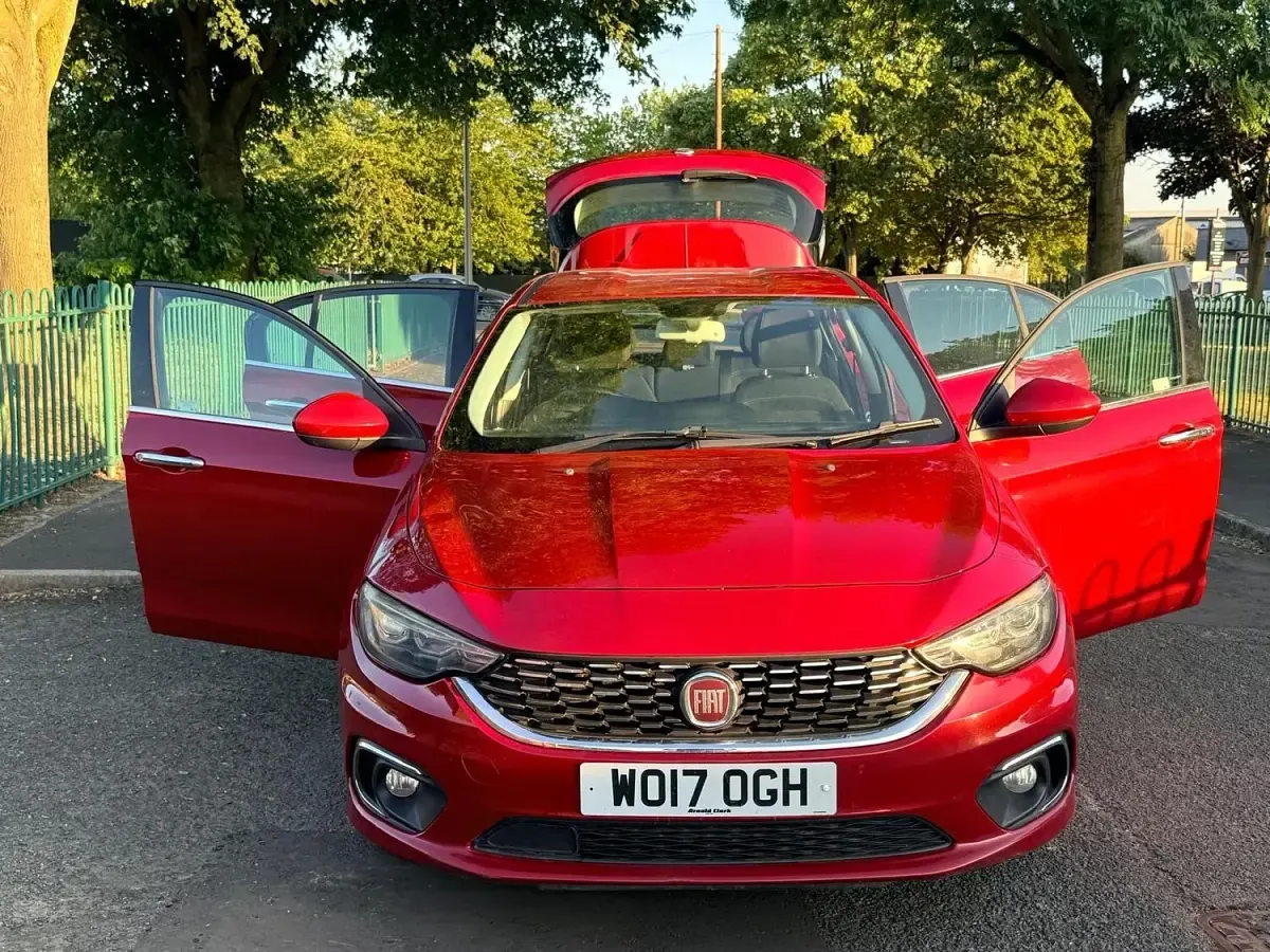 Used Fiat Tipo Lounge 120 HP (88 kW) 2017 Red Hatchback