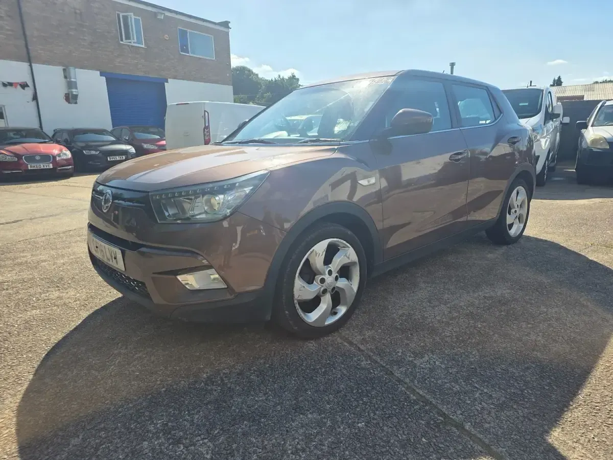Used SsangYong Tivoli 115 HP (84 kW) 2016 Brown SUV