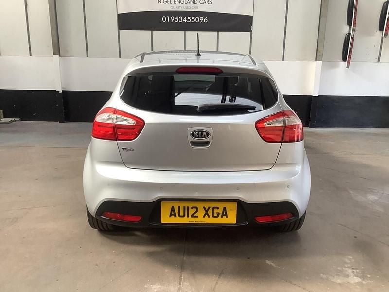 Used Kia Rio 107 HP (78 kW) 2012 Silver Hatchback