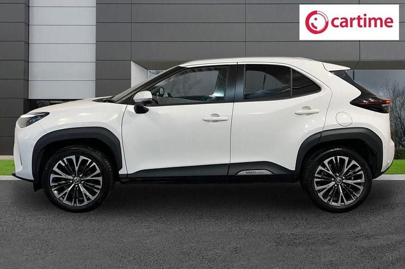 Used Toyota Yaris Hybrid 116 HP (85 kW) 2022 White SUV