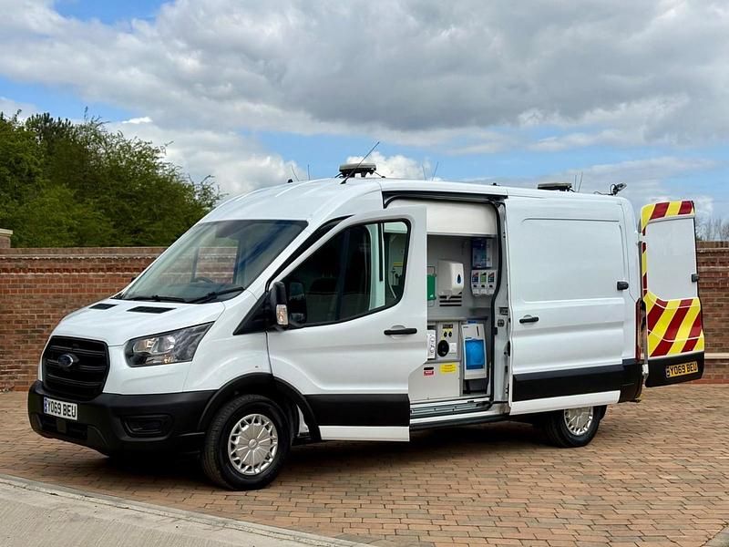 Usado Ford Transit 105 HP (77 kW) 2020 Branco Monovolume