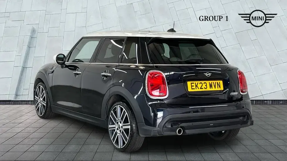 Usado Mini Cooper Exclusive 134 HP (98 kW) 2023 Preto Citadino