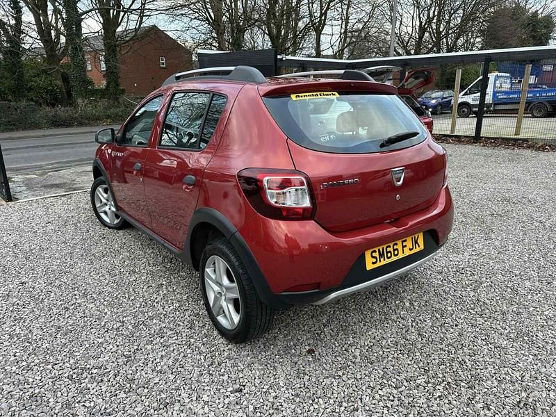 Used Dacia Sandero Ambiance 90 HP (66 kW) 2016 Red Hatchback