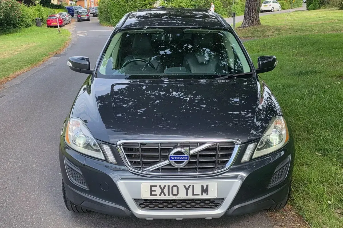 Usado Volvo XC60 SE Lux 205 CV (150 kW) 2010 Gris SUV