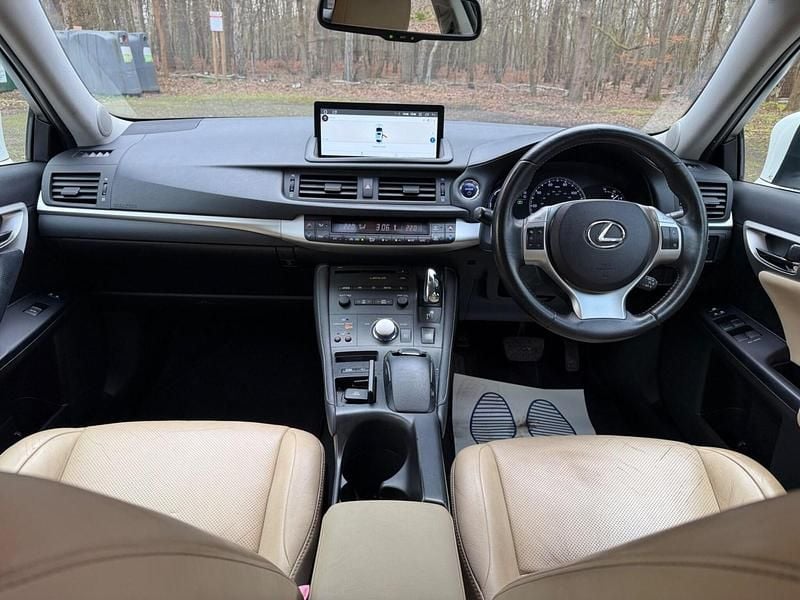 Used Lexus CT200h 2012 White Hatchback