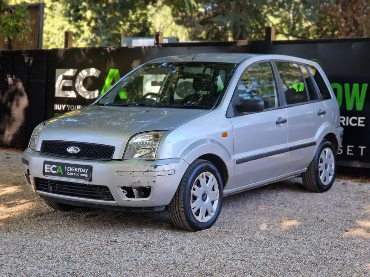 Used Ford Fusion 98 HP (72 kW) 2005 Silver Hatchback