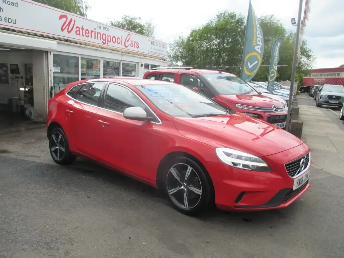 Käytetty Volvo V40 R-Design 122 HP (89 kW) 2016 Punainen Viistoperä