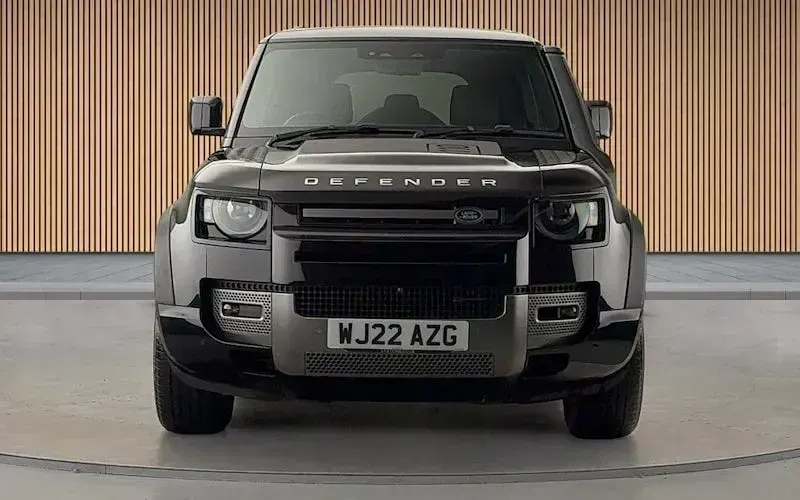 Used Land Rover Defender HSE Dynamic 249 HP (183 kW) 2025 Estate