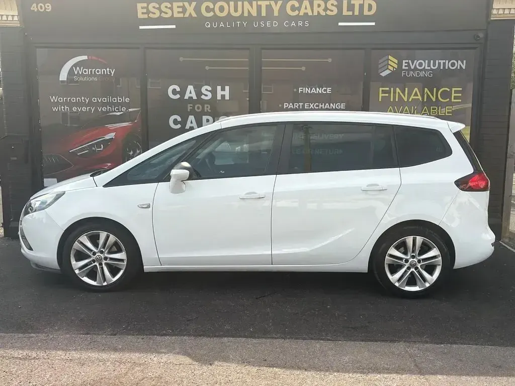 Used Vauxhall Zafira Tourer SRi 140 HP (102 kW) 2016 White MPV