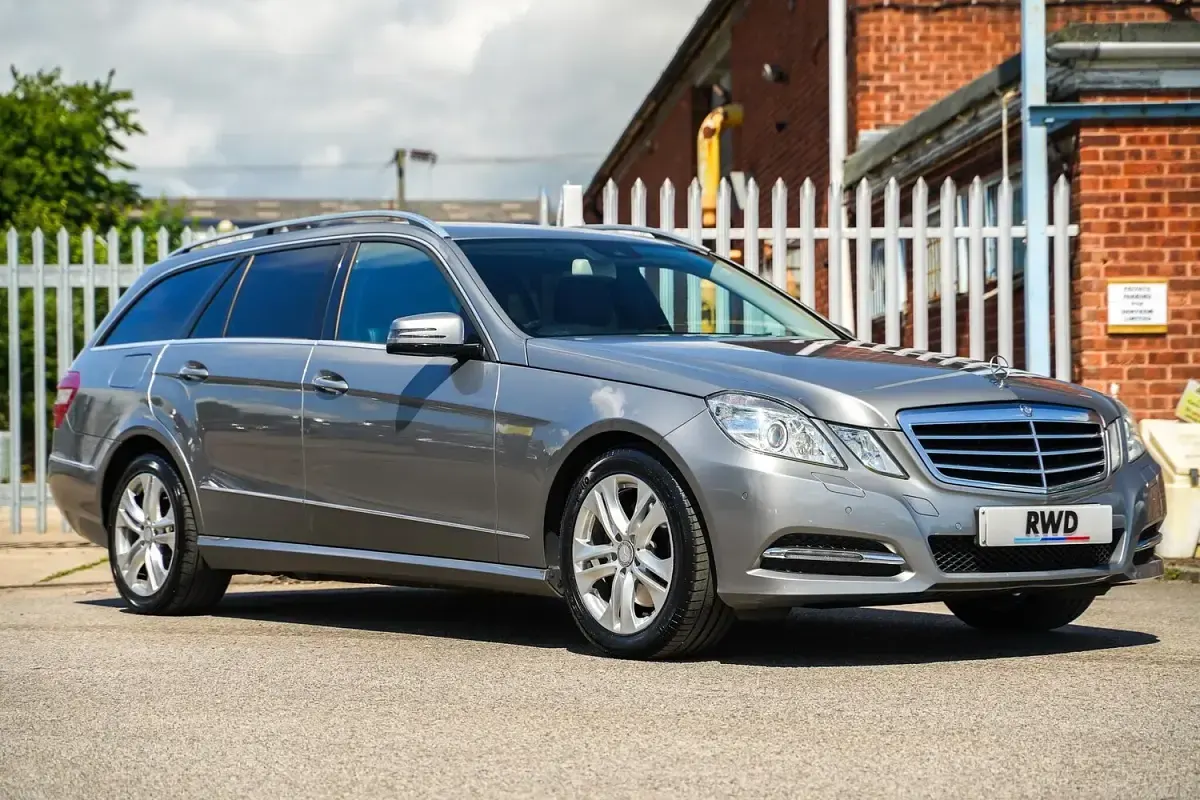 Used Mercedes E250 Avantgarde 2012 Silver Estate