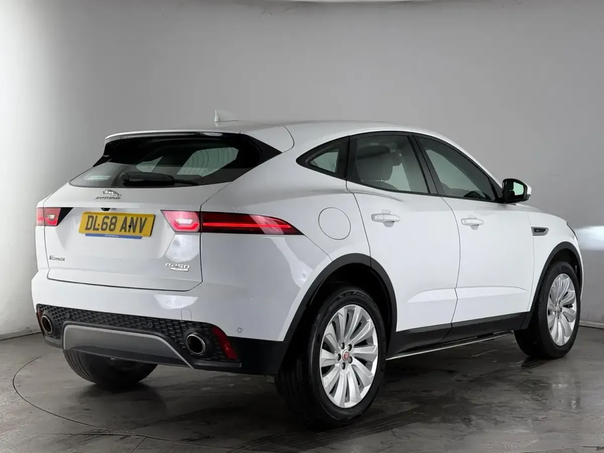 Używany Jaguar E-Pace SE 2018 Biały SUV