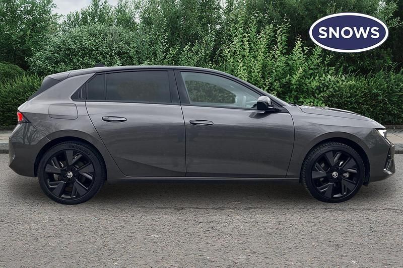 Used Vauxhall Astra 114 kW (156 HP) 2024 Crystal silver