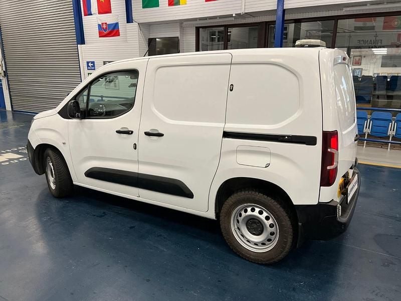 Used Peugeot Partner 75 HP (55 kW) 2019 White MPV