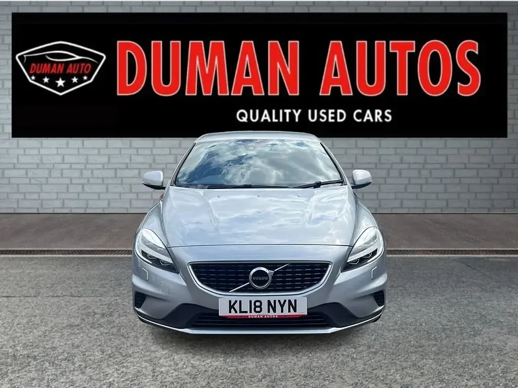 Used Volvo V40 R-Design 122 HP (89 kW) 2018 Silver Hatchback