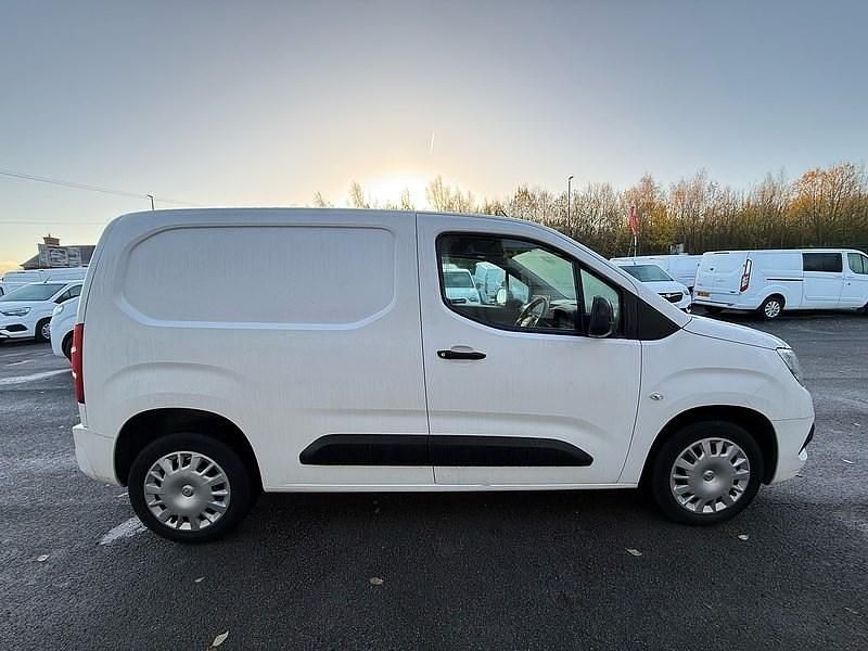 Used Vauxhall Combo Sportive 100 HP (73 kW) 2020 White Van