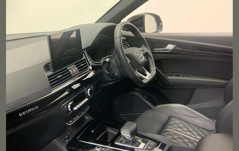 Used Audi Q5 Comfort 200 HP (147 kW) 2023 Blue SUV