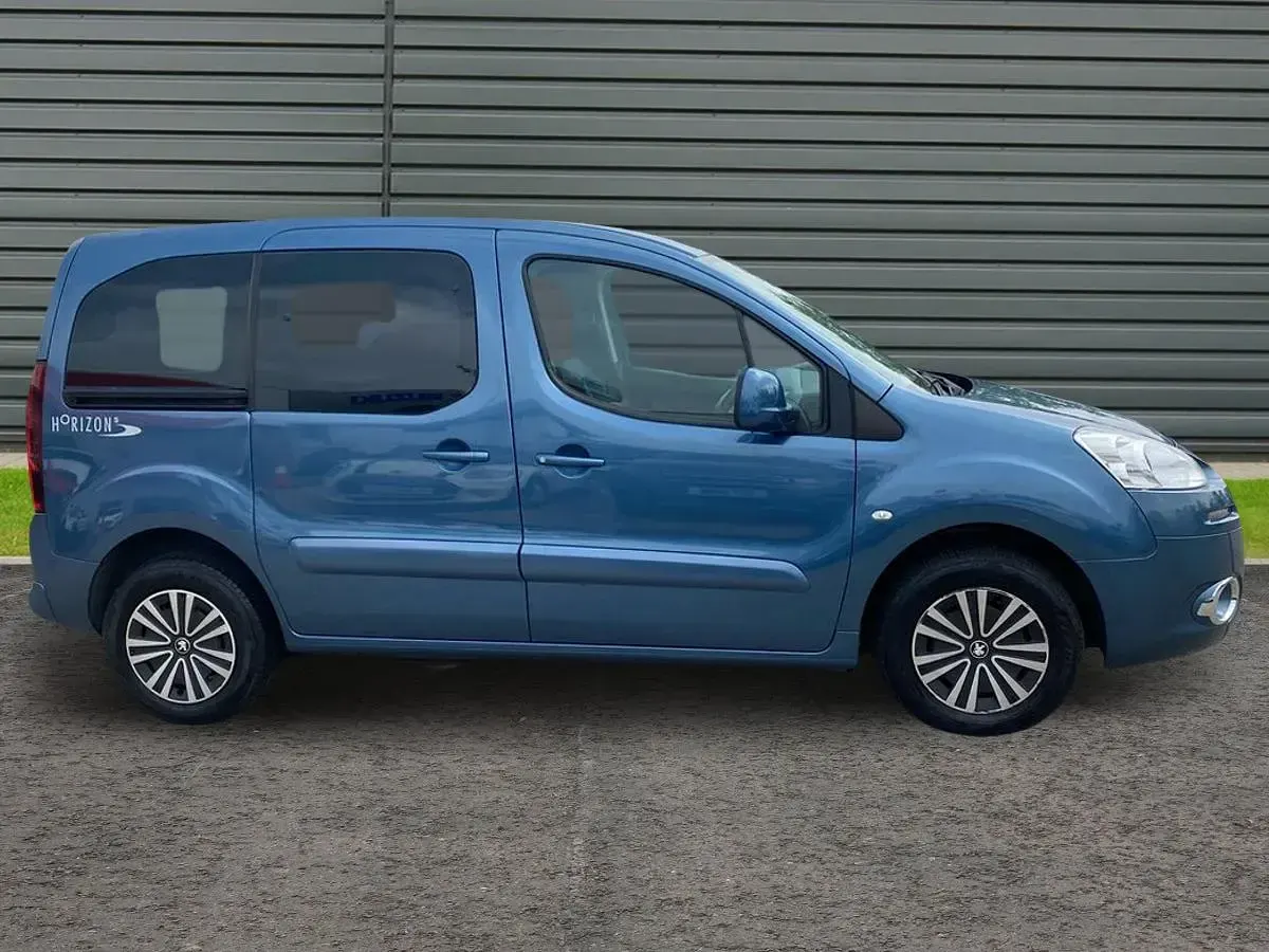 Used Peugeot Partner Tepee S 92 HP (67 kW) 2015 Blue MPV