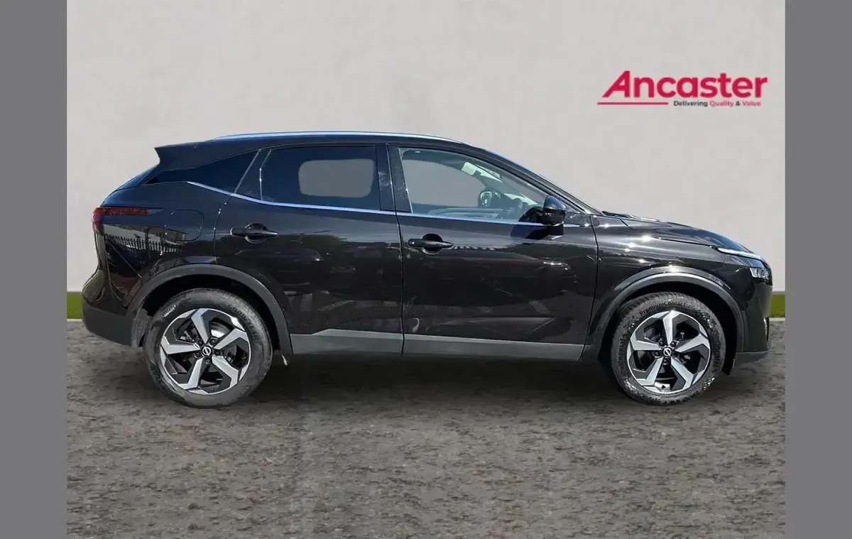 Used Nissan Qashqai N-Connecta 155 HP (114 kW) 2022 Black SUV