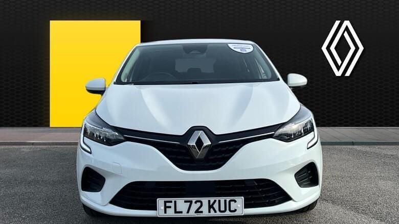 Used Renault Clio V Iconic 90 HP (66 kW) 2022 White Hatchback