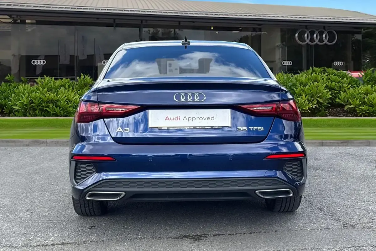 Używany Audi A3 S-Line 150 KM (110 kW) 2023 Niebieski Sedan/Limuzyna
