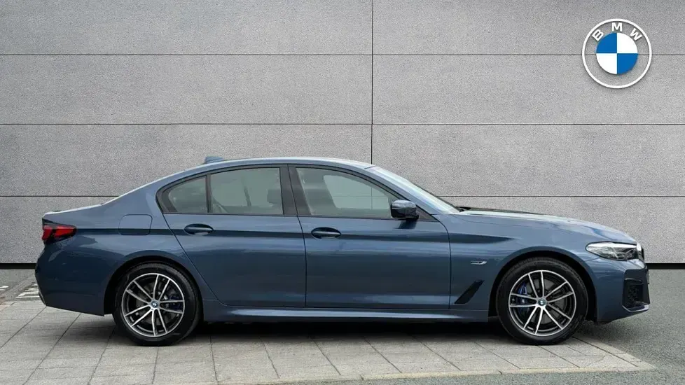 Usado BMW 530e M Sport 288 HP (211 kW) 2023 Azul