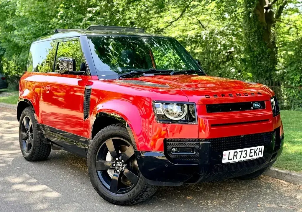 Used Land Rover Defender SE 300 HP (220 kW) 2023 SUV