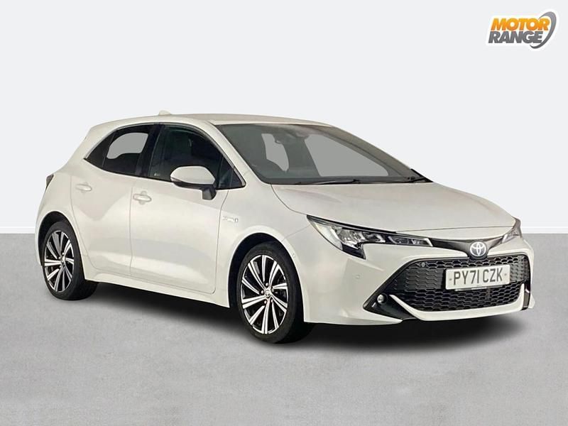 Used Toyota Corolla Design 122 HP (89 kW) 2021 White Hatchback