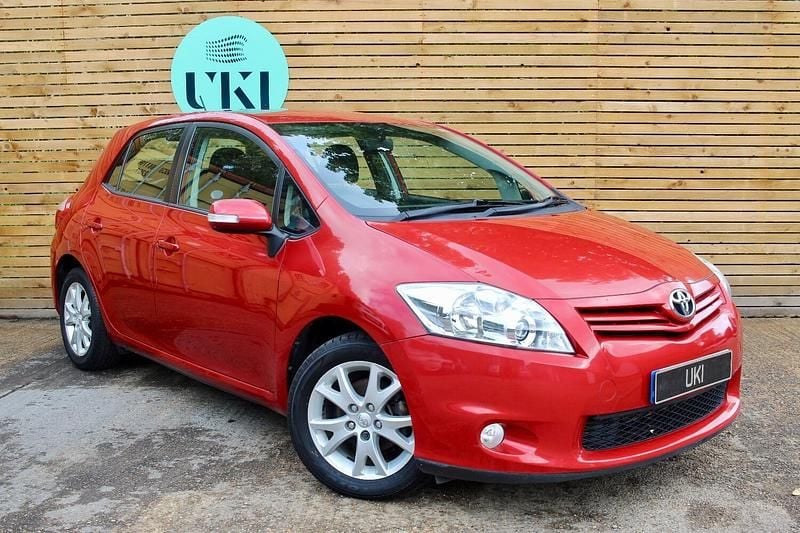 Used Toyota Auris 2012 Red Hatchback