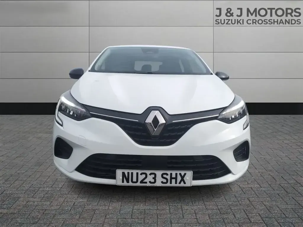 Used Renault Clio V Evolution 2023 White Hatchback