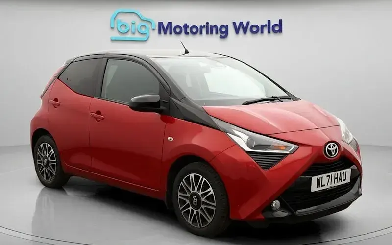 Begagnad Toyota Aygo X-clusiv 72 HK (52 kW) 2021 Halvkombi