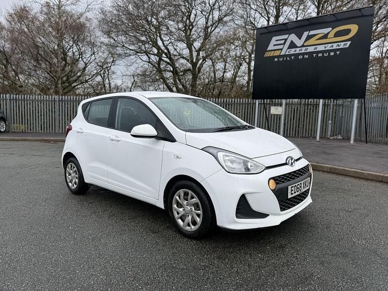 Used Hyundai i10 SE 66 HP (48 kW) 2018 White Hatchback
