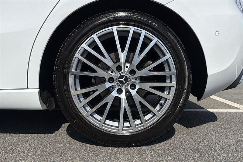 Used Mercedes A180 Executive 136 HP (100 kW) 2023 White Hatchback
