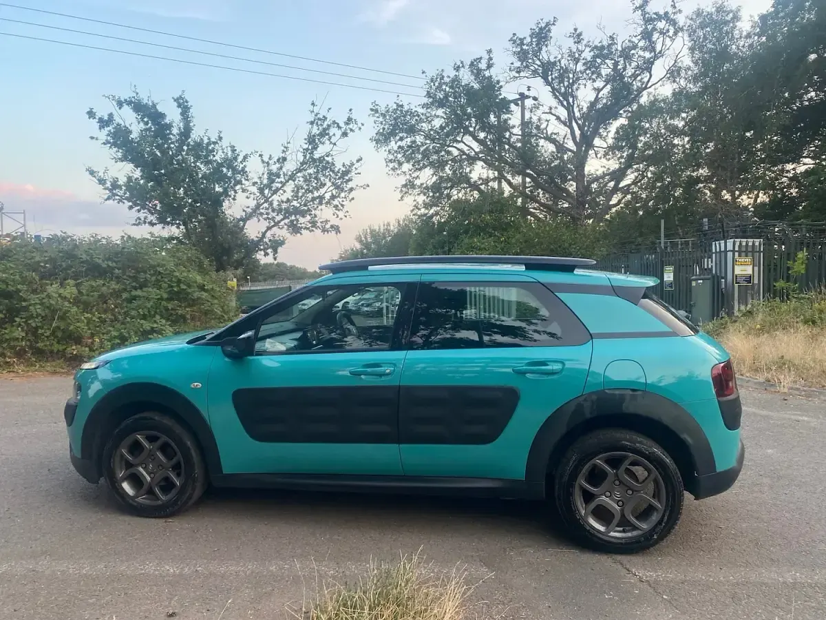 Used Citroën C4 Cactus Feel 82 HP (60 kW) 2015 Blue Hatchback