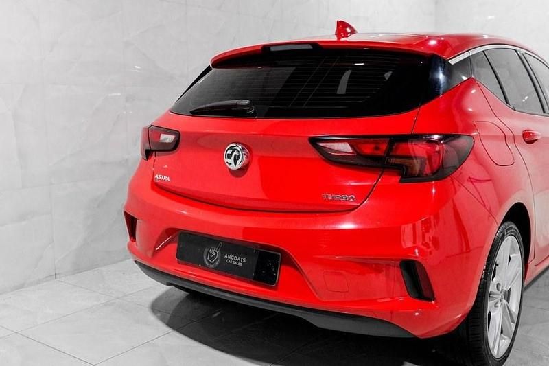 Used Vauxhall Astra SRi 150 HP (110 kW) 2017 Red Hatchback
