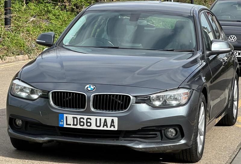 Begagnad BMW 320 2017 Grå Sedan