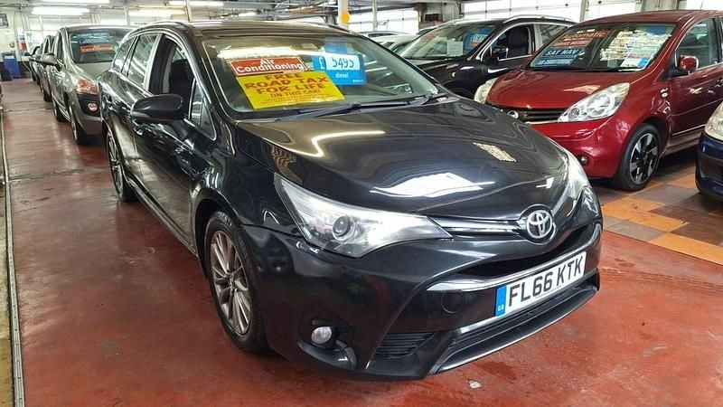Used Toyota Avensis Business Edition 112 HP (82 kW) 2016 Black Estate