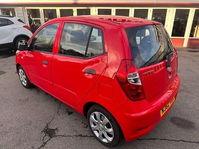 Usado Hyundai i10 Classic 85 HP (62 kW) 2012 Vermelho Citadino