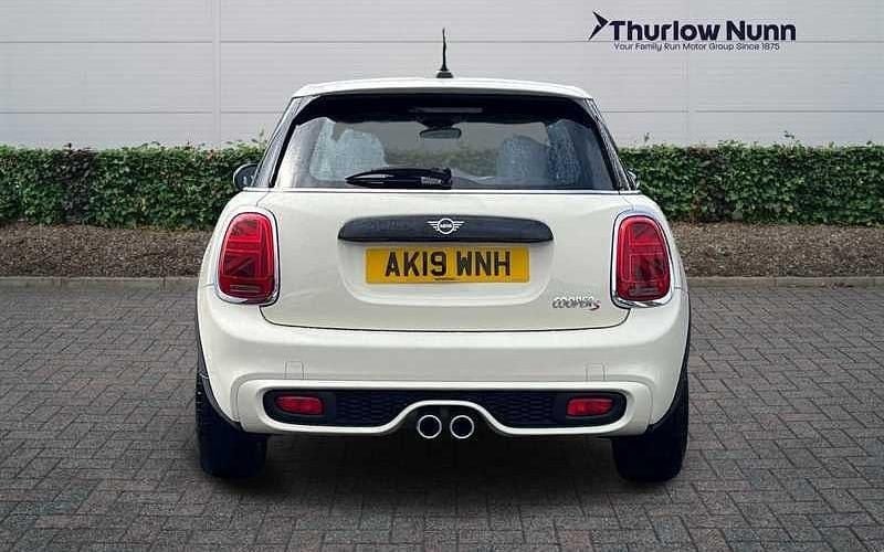 Used Mini Cooper S Classic 192 HP (141 kW) 2019 White Hatchback