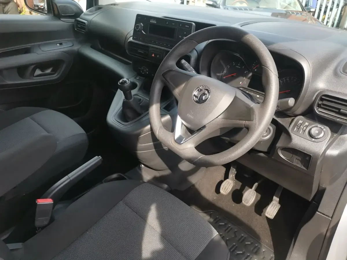 Usado Vauxhall Combo Edition 100 CV (73 kW) 2021 Blanco Monovolumen