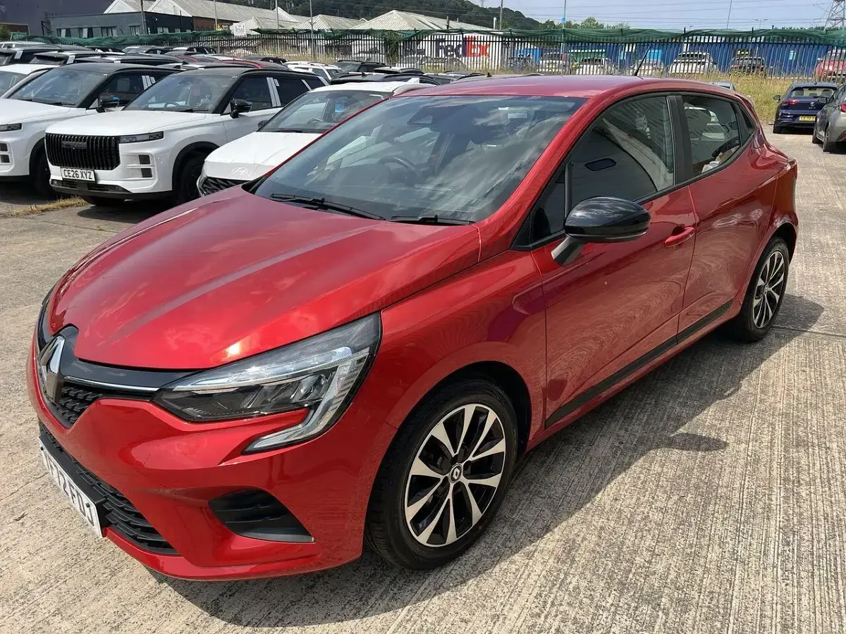 Used Renault Clio Evolution 89 HP (65 kW) 2023 Red Hatchback