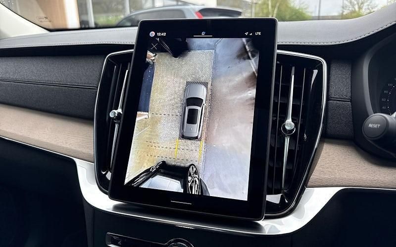 New Volvo XC90 Plus 250 HP (183 kW) 2025 SUV