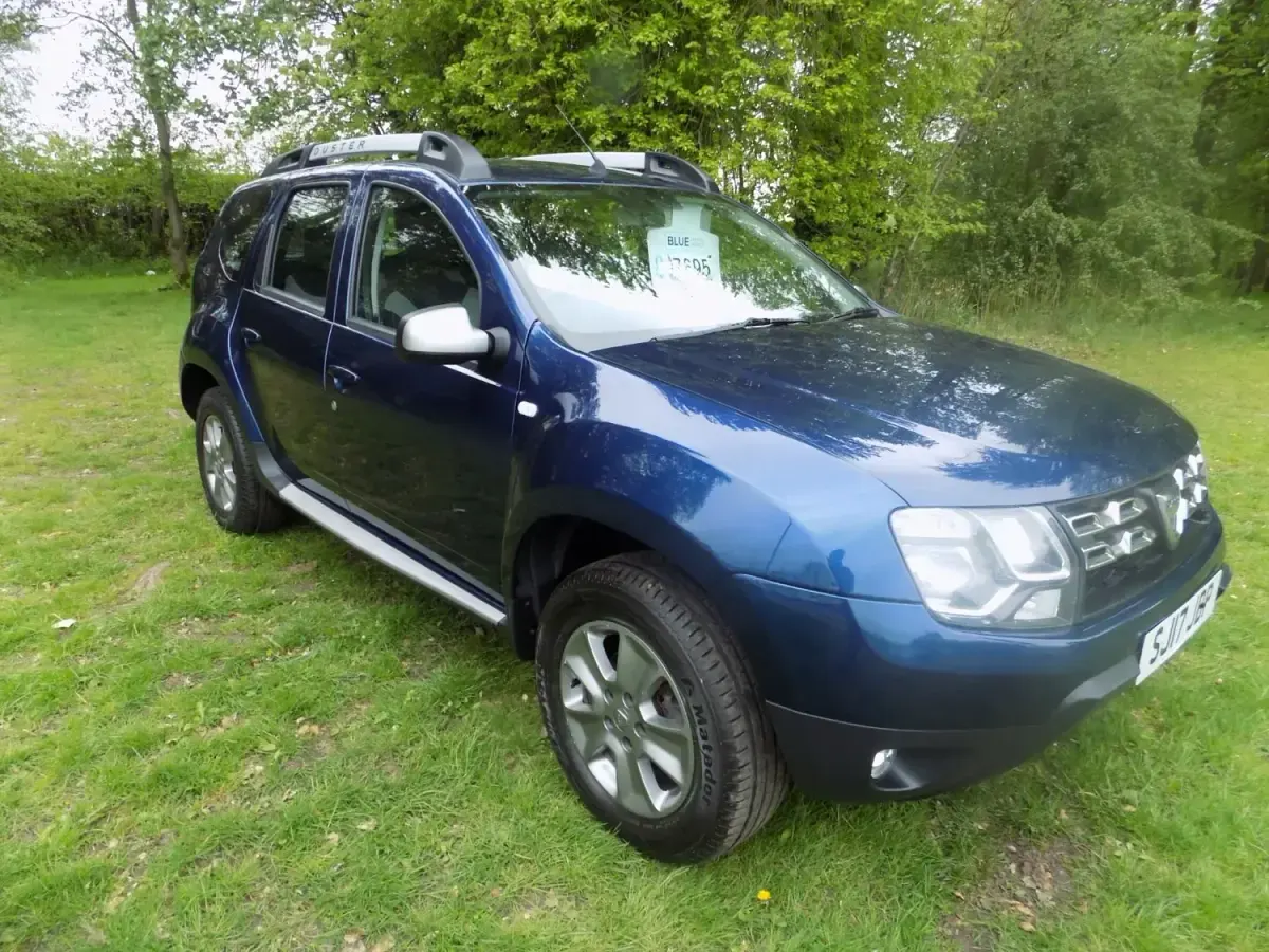 Usado Dacia Duster Lauréate 110 HP (80 kW) 2017 Azul SUV