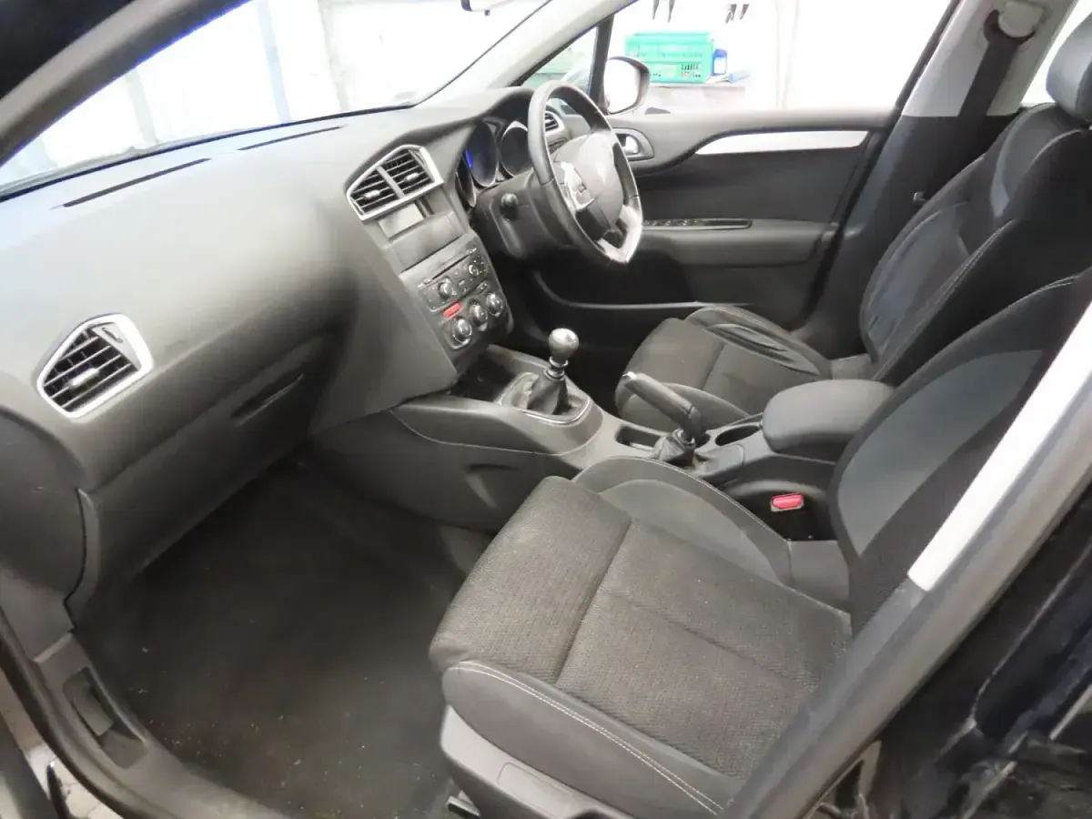 Used Citroën C4 SELECTION 2013 Black Hatchback