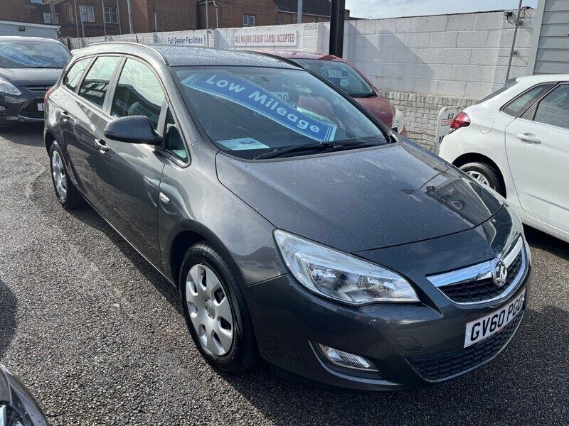 Grey Used 2011 Vauxhall Astra Estate | £4,490 (Fair price) - Image 1/4
