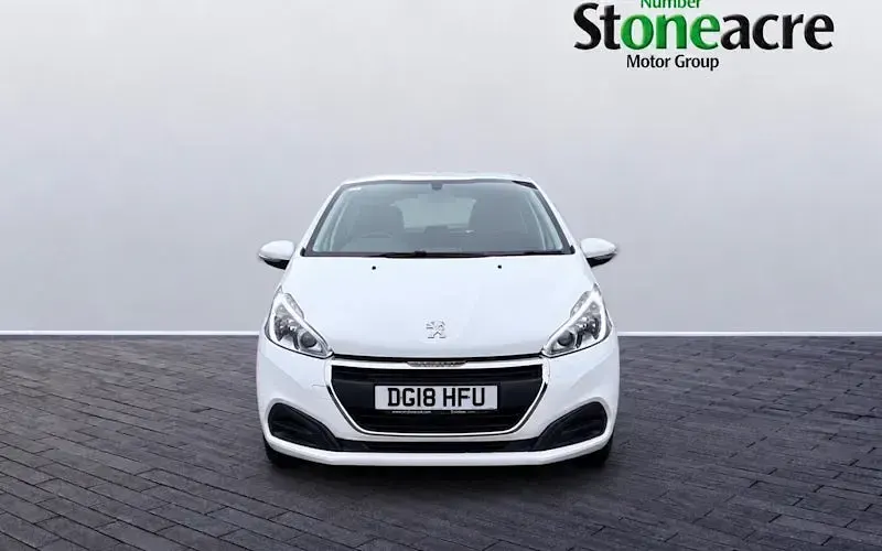 Used Peugeot 208 Active 82 HP (60 kW) 2018 White Hatchback