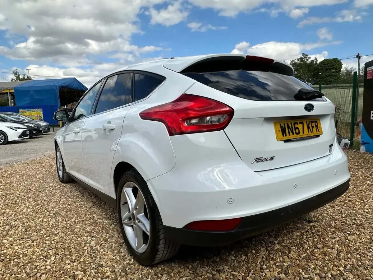Used Ford Focus Titanium 125 HP (91 kW) 2017 White Hatchback
